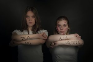 due donne contro la violenza di genere